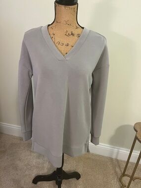 Cable & Gauge Light Gray V-Neck Pullover Sweatshirt